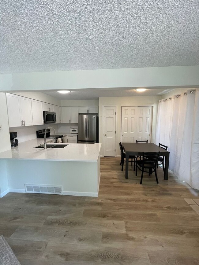 4833 White Rock Cir