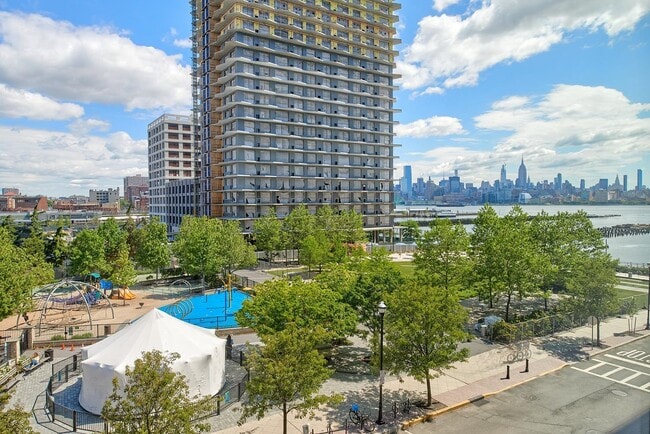 Building Photo - 2 Shore Ln Unit 203R