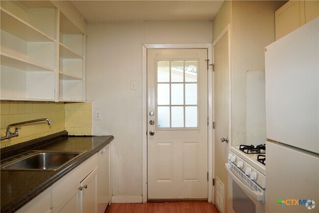 Building Photo - 1006 Haynes St Rental
