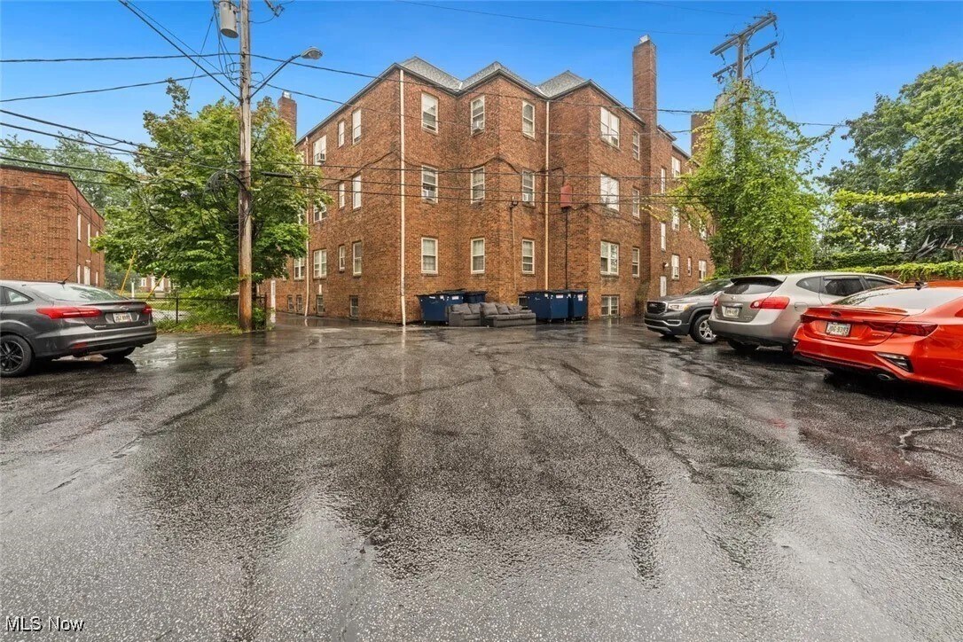 Photo - 15610 Van Aken Blvd Unit 5