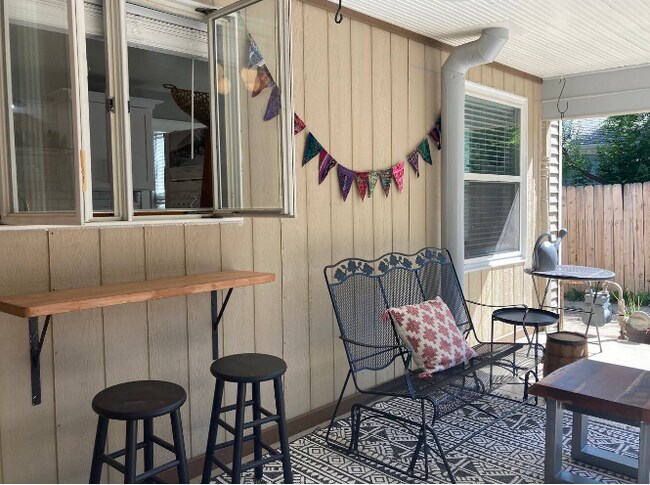 Photo - 238 W Burkitt St