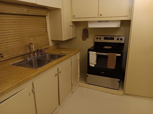 Photo - 1115 E Bluff St