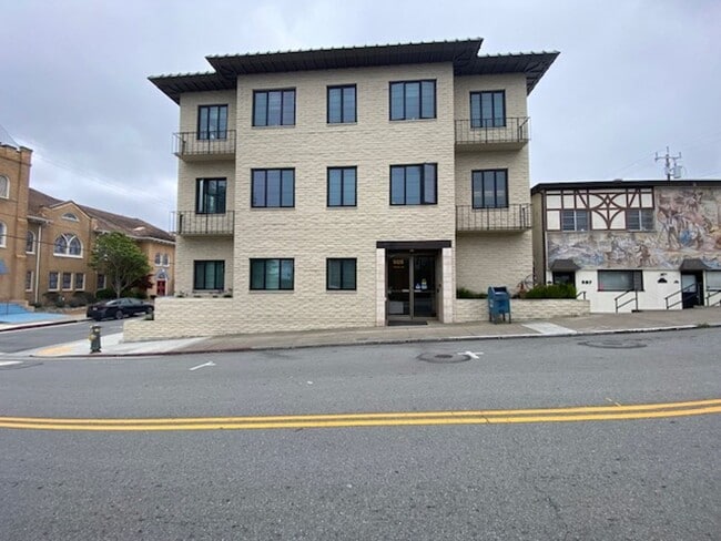 Building Photo - 505 Central Ave Unit B