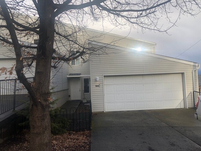 Photo - 504 SW City View St