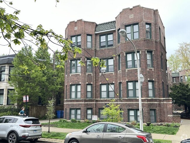 Building Photo - 3843 N Greenview Ave Rental