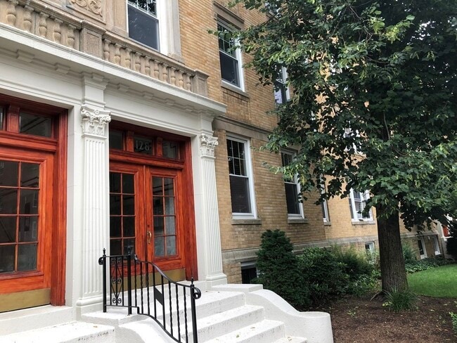 Building Photo - 128 Sewall Ave Unit C