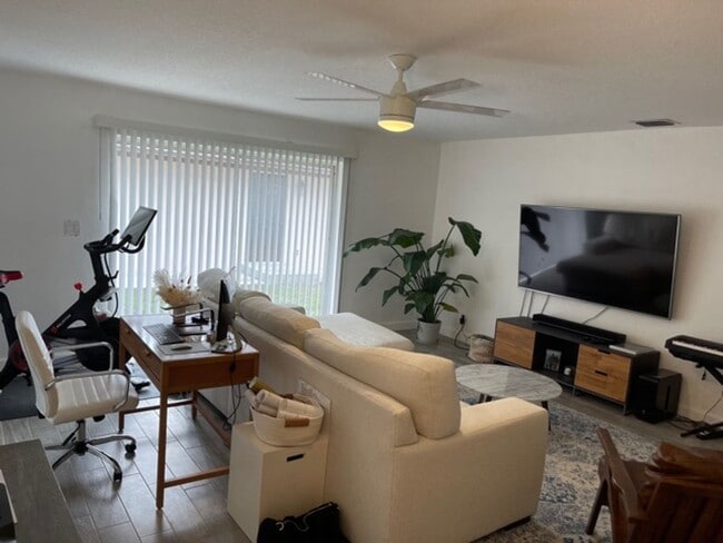 Photo - !SPECIAL OFFER! 3 bed/2 bath in downtown Fort Lauderdale Unit 1