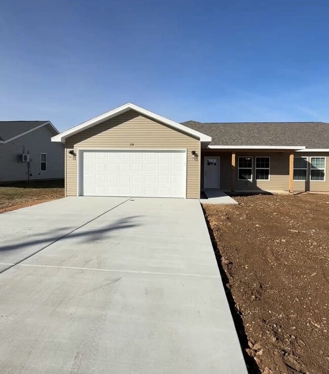 Building Photo - 4BR Duplex - Modern Energy Efficiency!!!