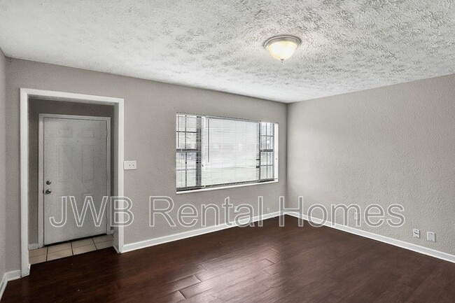 Photo - 2909 Aubrey Ave