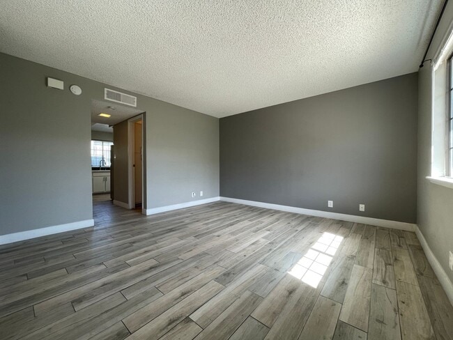 Photo - 2 BED 2 BATH TOWNHOUSE NEAR LAKE MEAD AND ...