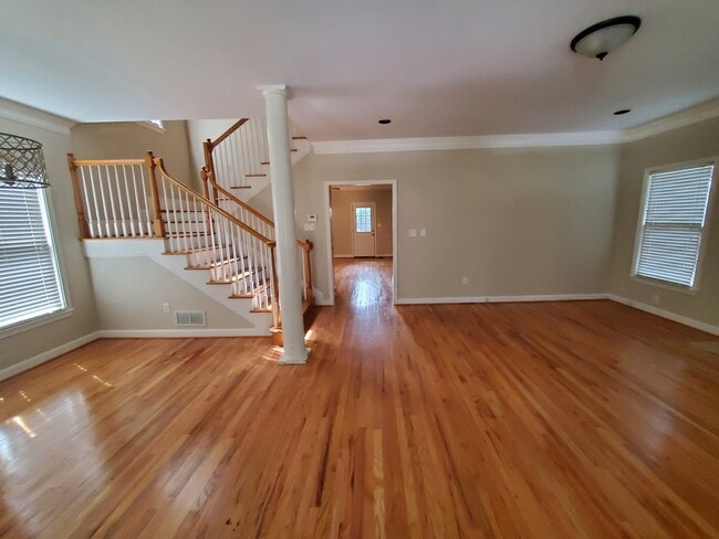 Photo - 799 Hill St SE