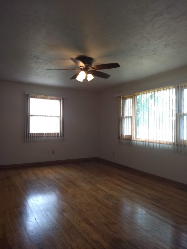 Building Photo - 608 Spruce Ave Rental