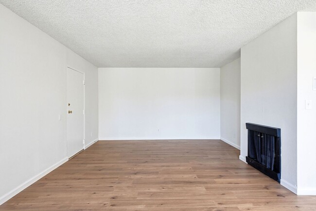 Photo - FIRST FLOOR 2BR + 2BA CONDO IN PASADENA! Unidad 101