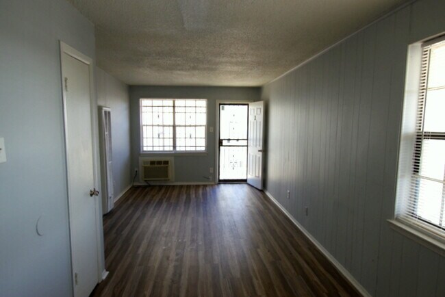 1058 #2 - 1058 Poplar Ave Unit 3
