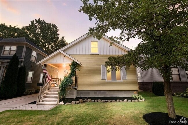 Building Photo - 423 Pingree Blvd Rental