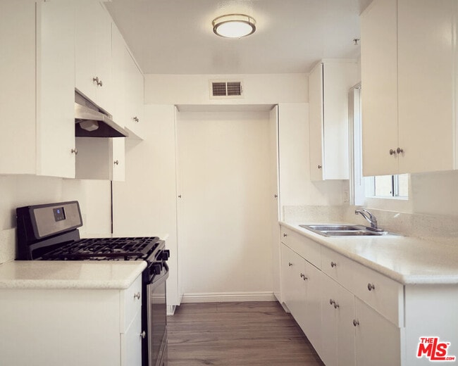 Photo - 16037 Vanowen St Unit 103