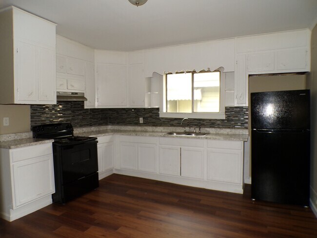 Photo - 900 Center St