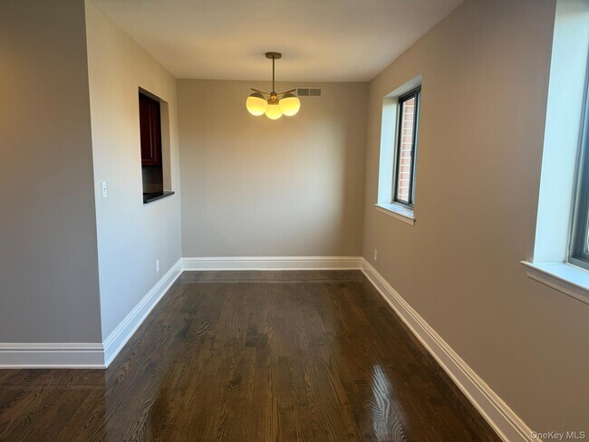 Photo - 140 McGlynn Pl