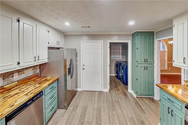 Photo - 985 Crystal Water Dr SE