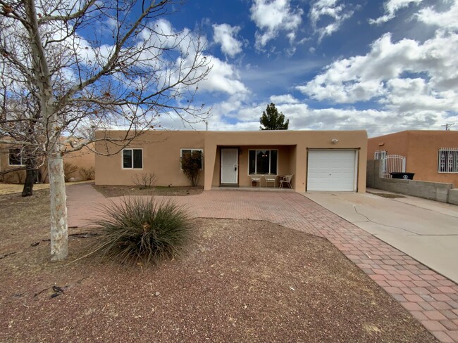 3 Bedroom Single Story Home Available Near... - 3 Bedroom Single Story Home Available Near...