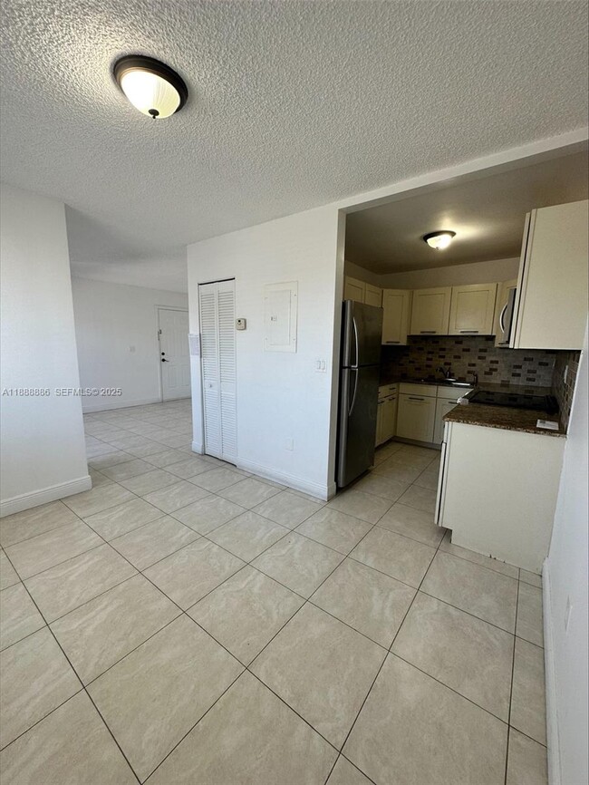 Building Photo - 6214 SW 131st Ct Unit 201