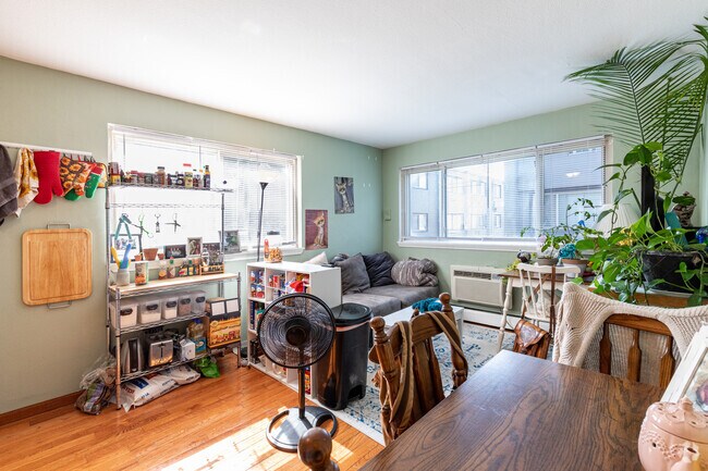 1HAB, 1BA - ft² - Sala de estar - Stadium Village Apartments