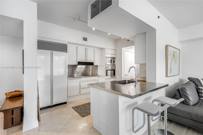 Photo - 1000 S Pointe Dr Unit 506