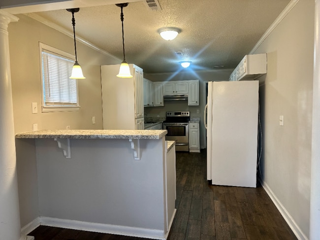 Photo - 407 Ponroy St