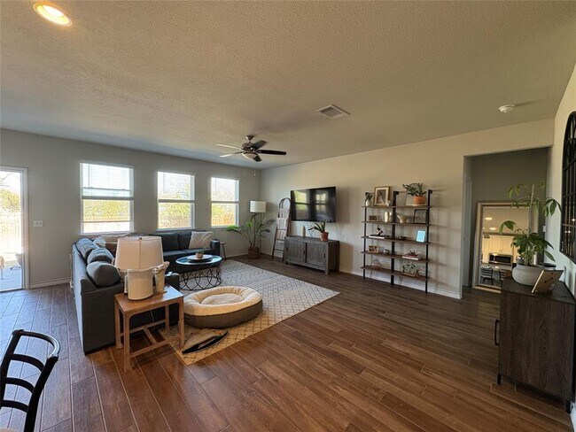 Photo - 12000 Saddle Rock Dr