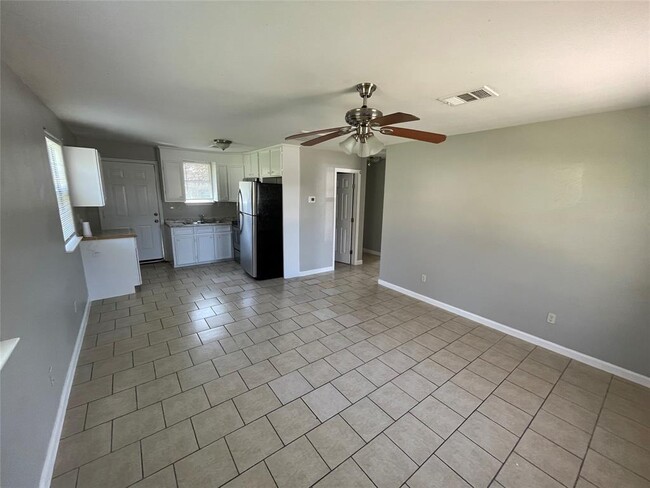 Photo - 1041 Lott Ave