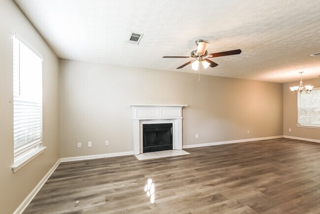 Photo - 896 Madison Ct