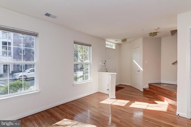 Photo - 207 Garden View Way