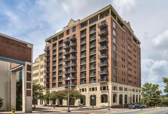 Building Photo - 215 W College Ave Unit 511