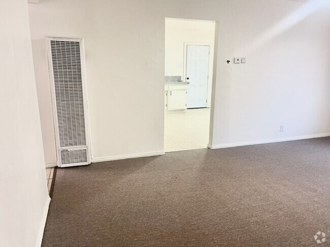 Building Photo - 1802 Forrest St Unit 1802 1/2 Forrest Ave Rental