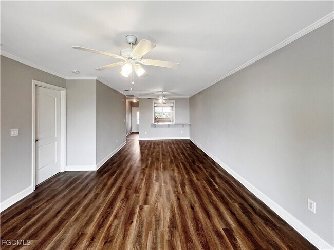 Building Photo - 4530 SW 10th Ave Unit 202