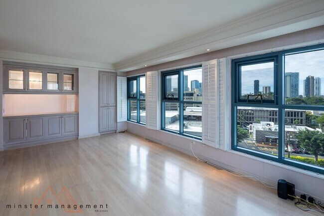 Photo - 1080 S Beretania St.