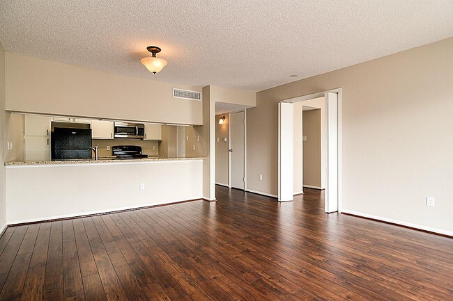 Photo - 2818 S Bartell Dr Unit 312