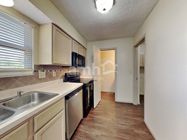 Photo - 2097 Earlsway Dr