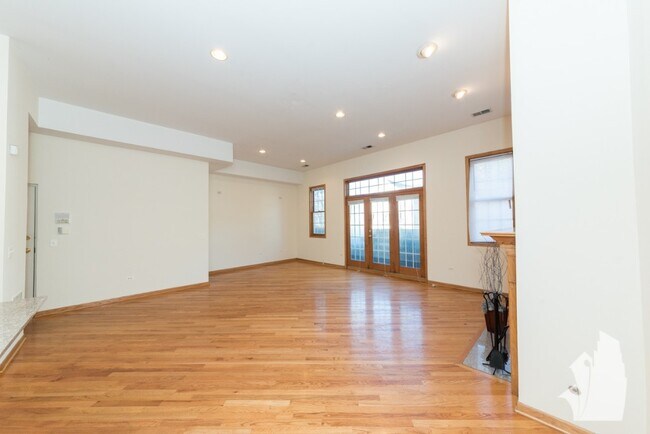 Photo - 2535 N Southport Ave Unit 4S