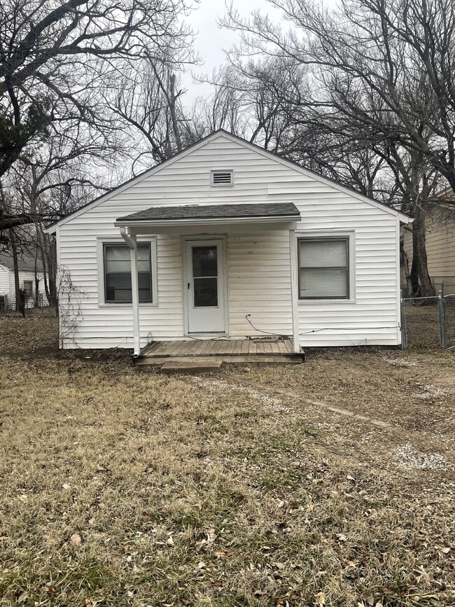 "Charming 3-Bed Home with Gleaming Hardwood Floors in Prime Wichita Location!"