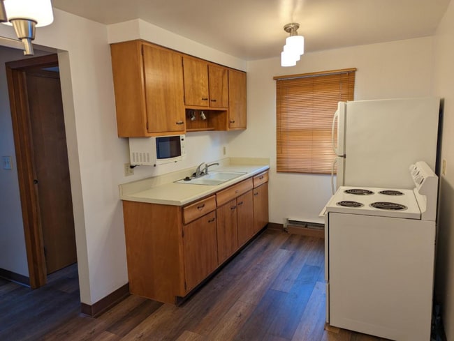 Building Photo - 5333 Broadway Rental