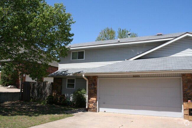 Building Photo - Massive 3 bedroom duplex with living room ... Rental