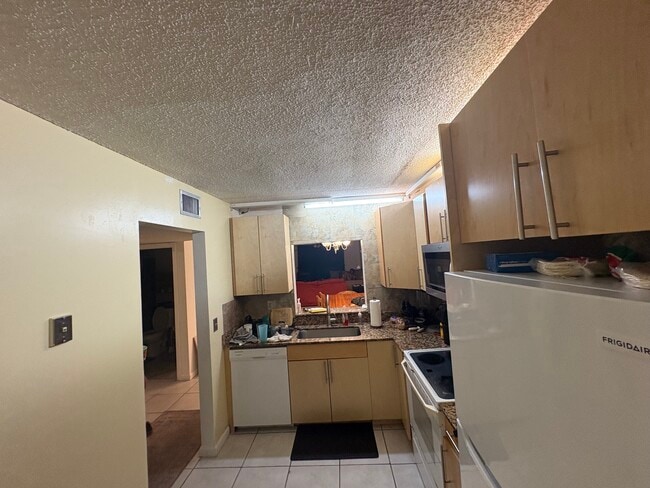 Photo - 2925 SW 22nd Ave Unit #202