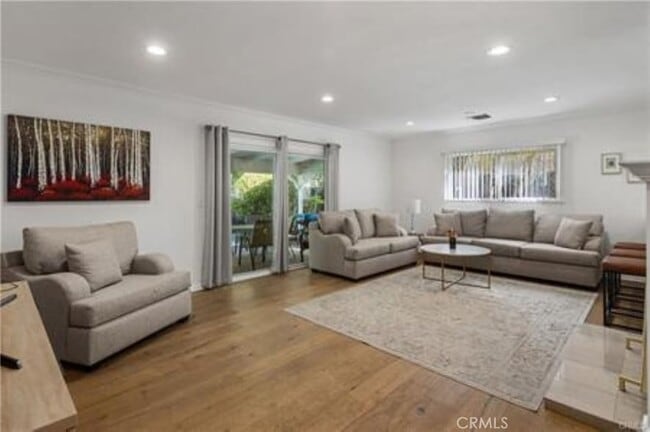 Photo - 22335 Kittridge St