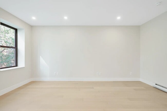 Photo - 239 E 33rd St Unit 1B