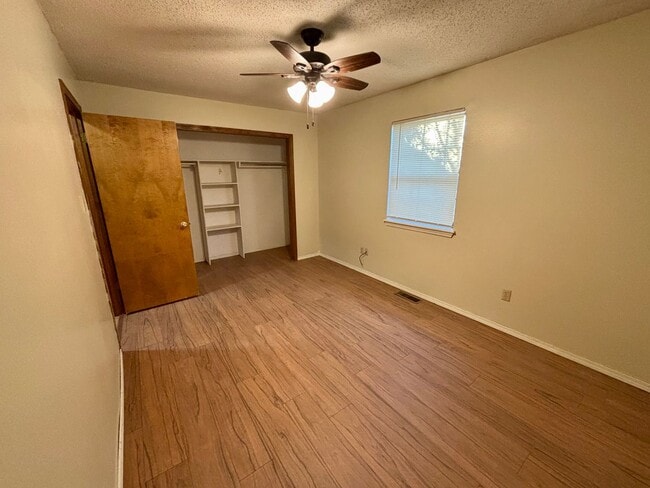 Photo - Introducing a charming 2-bedroom, 1-bathroom house in the desirable location of Russellville, AR.