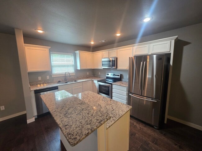 Building Photo - 2828 W Blackstone Crossing