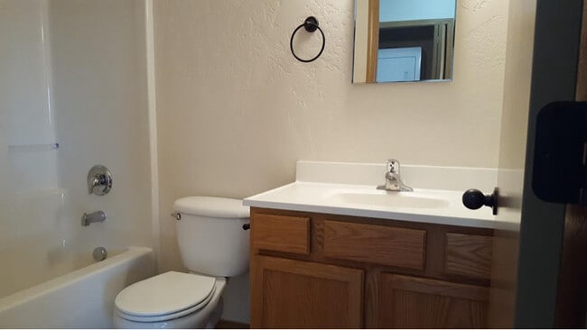 Photo - 33 Appleway Dr