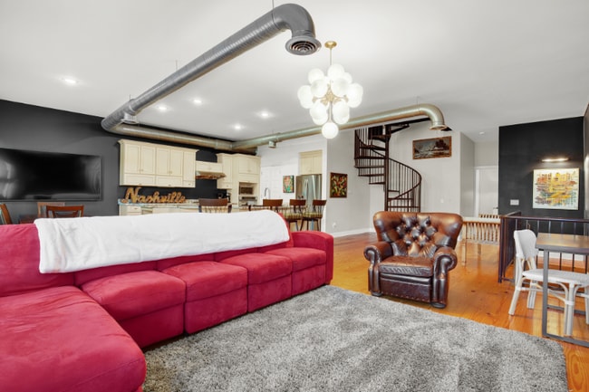 Photo - 210 E Waldburg St Unit B