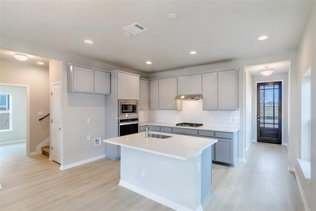 Photo - 113 Watercourse Wy